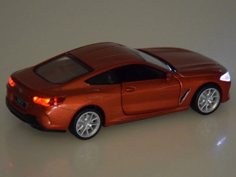 Metalowe auto model 1:35 BMW M850i Coupe światło dźwięk
