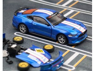 Zestaw Metalowe auto TUNING licencjonowane Ford Mustang GT 1:42