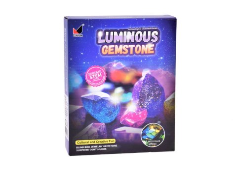Mały archeolog wykopaliska kamienie fluorescencyjne szukanie skarbu